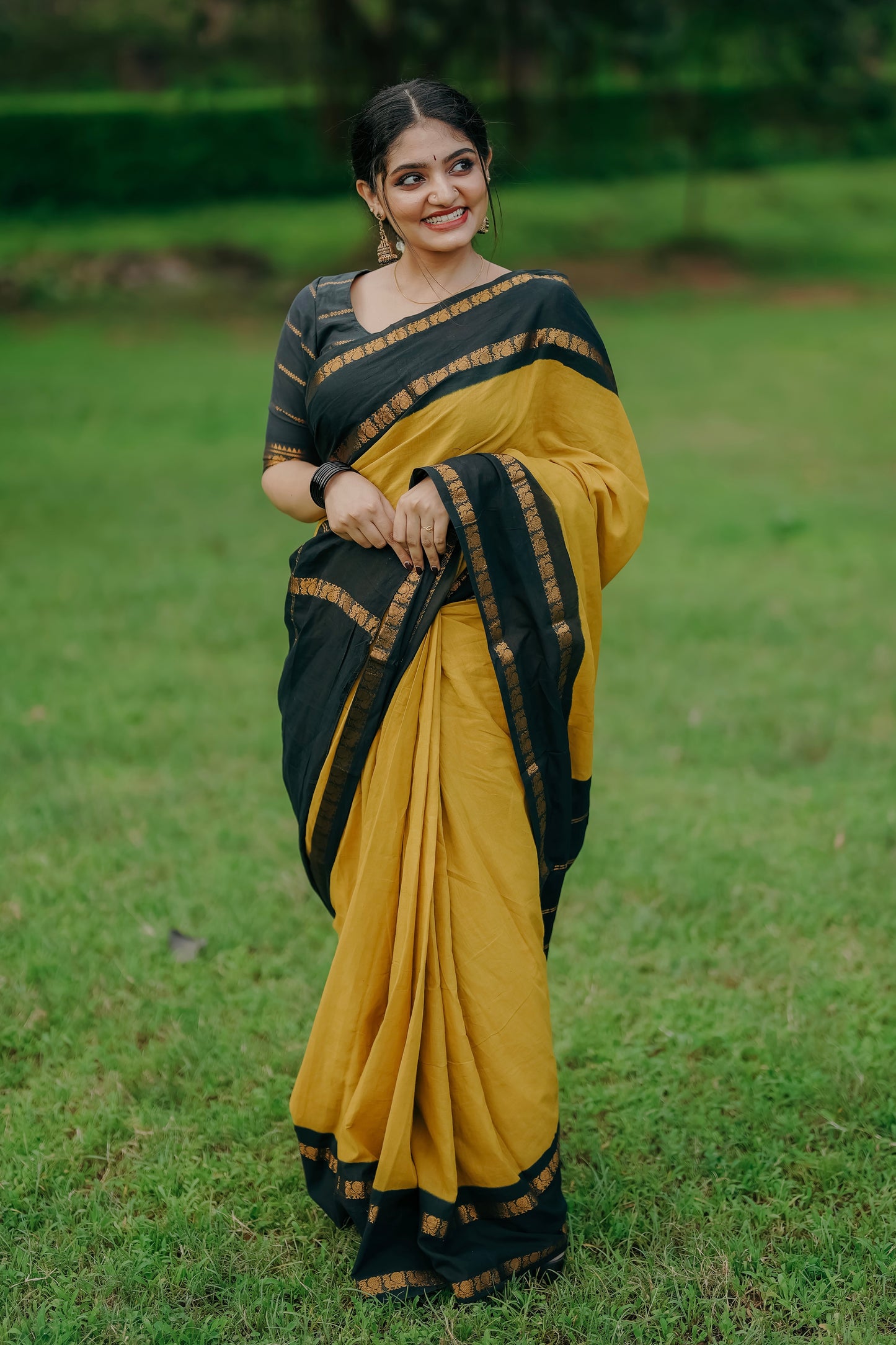 Pure sungudi cotton saree with contrast double peacock border