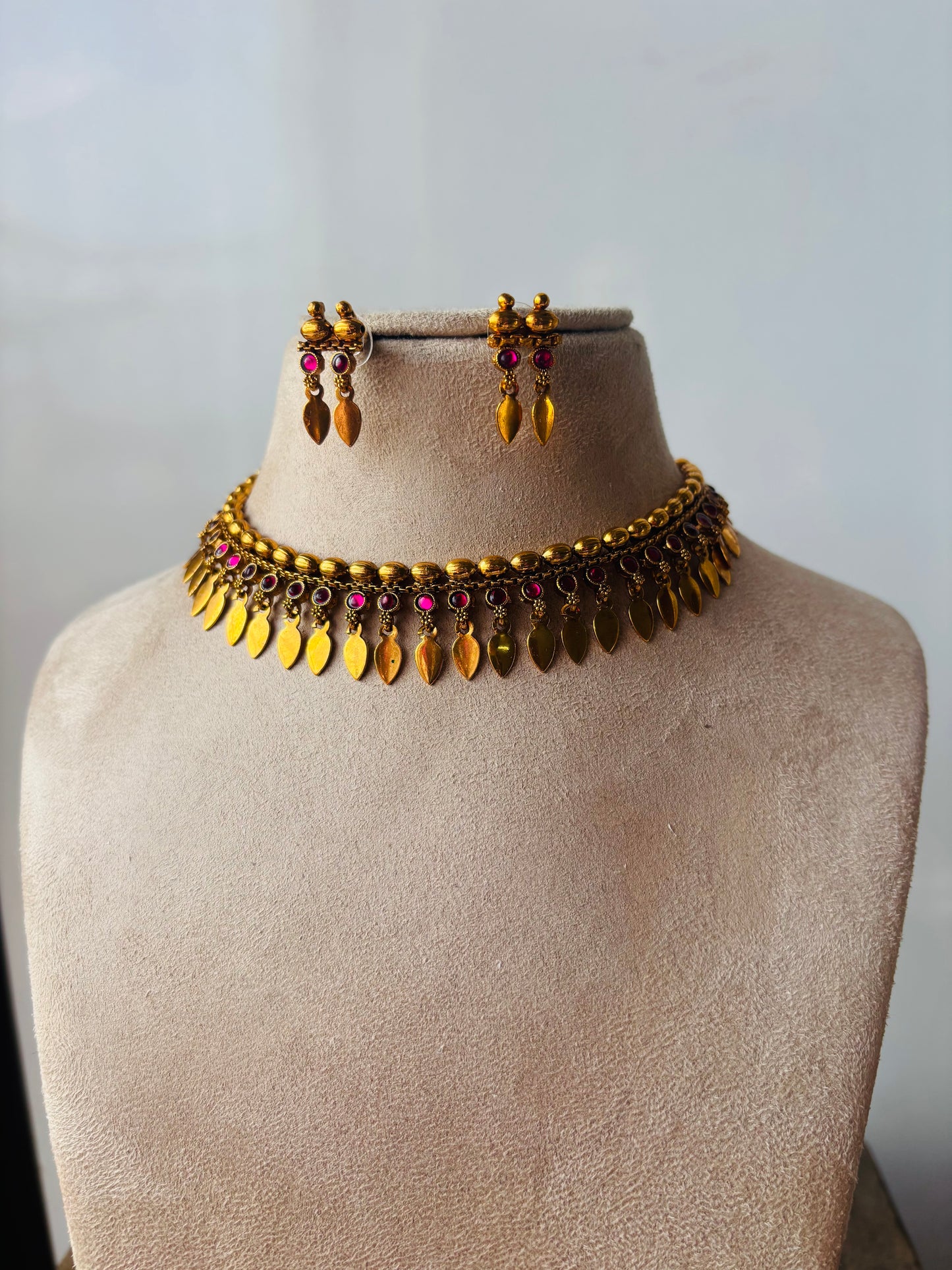 Minimal Pink Stone Ilakkathali – A timeless everyday statement