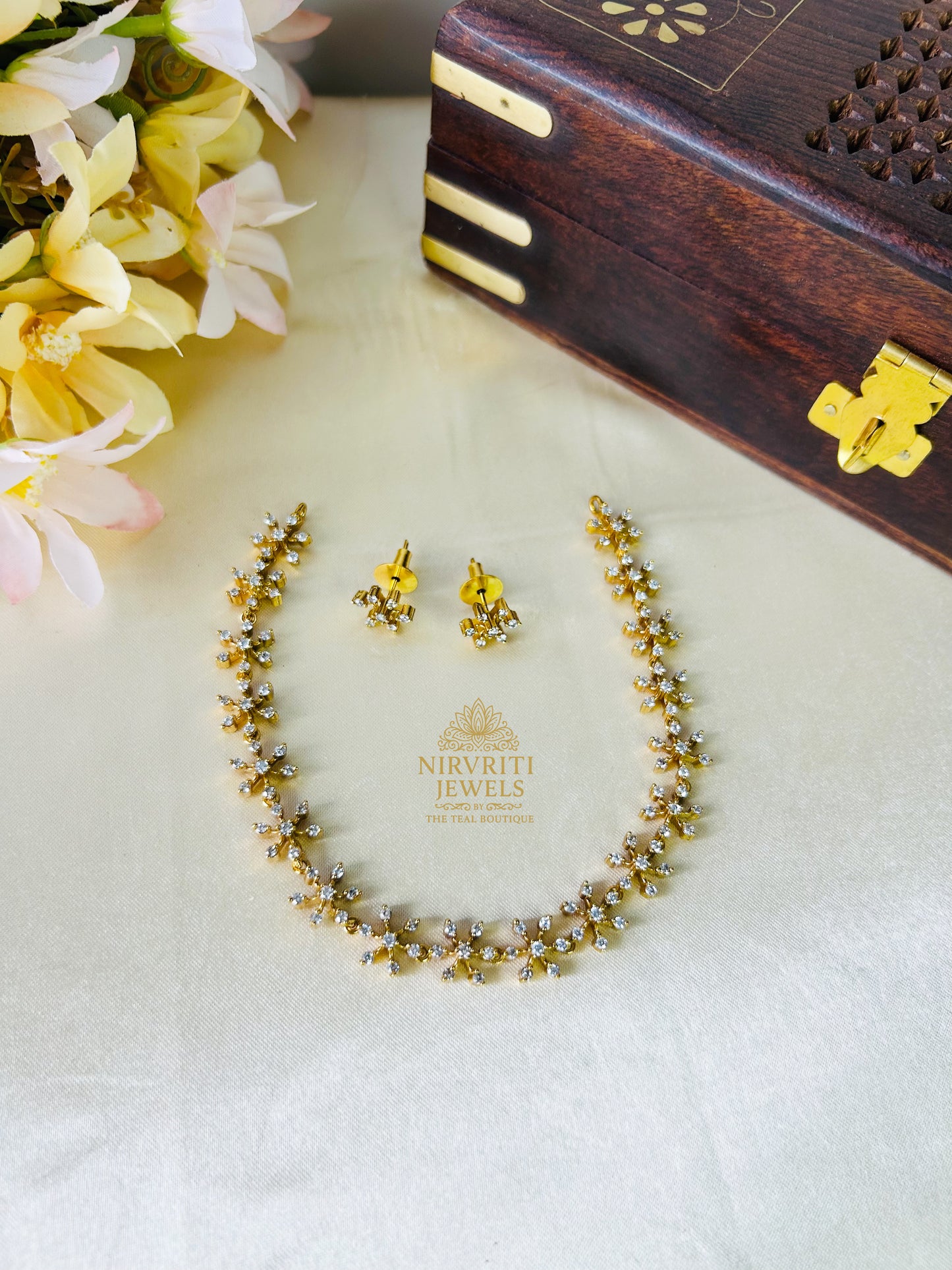 Gorgeous AD star flower necklace!