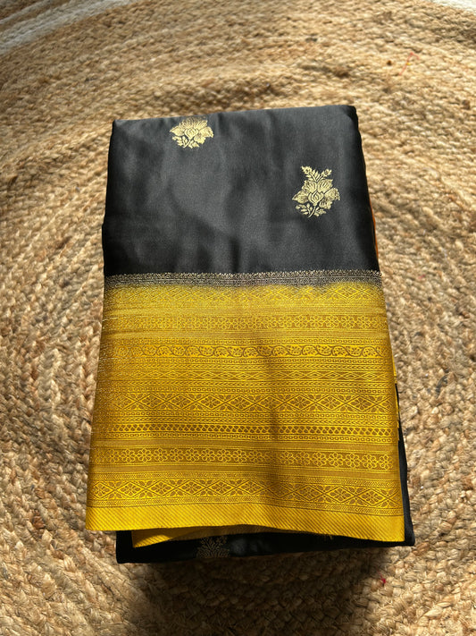 Soft and flowy crepe silk saree with Banarasi weavings