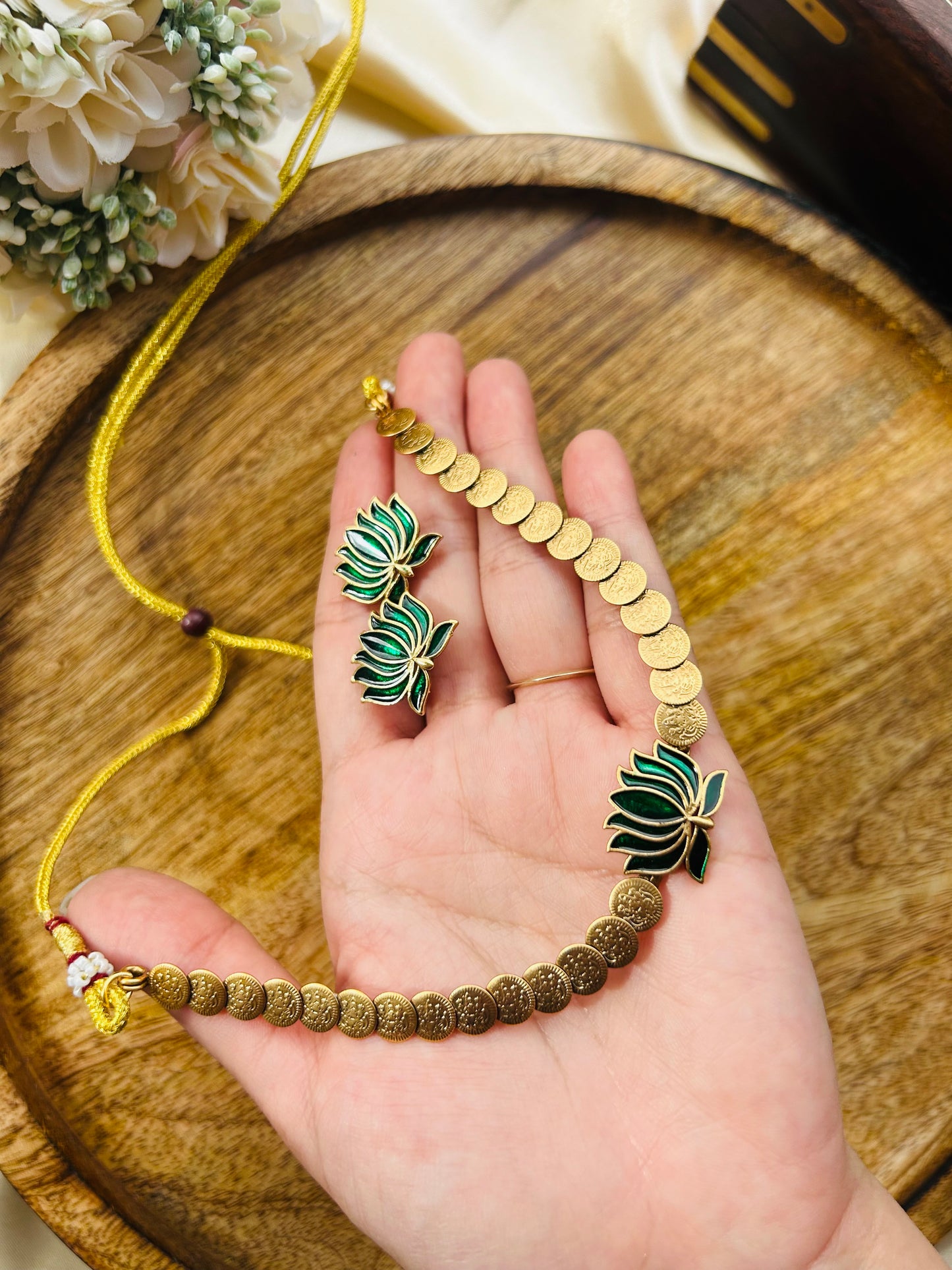 Beautiful Lotus coin necklace - Green