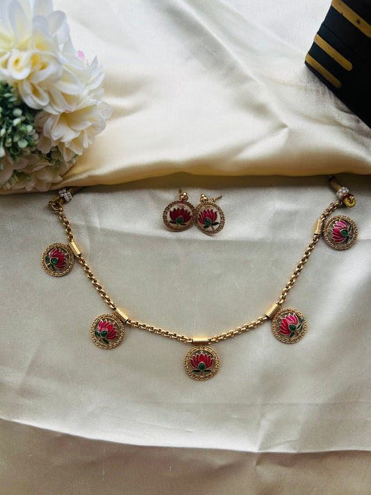 Round Lotus motifs necklace