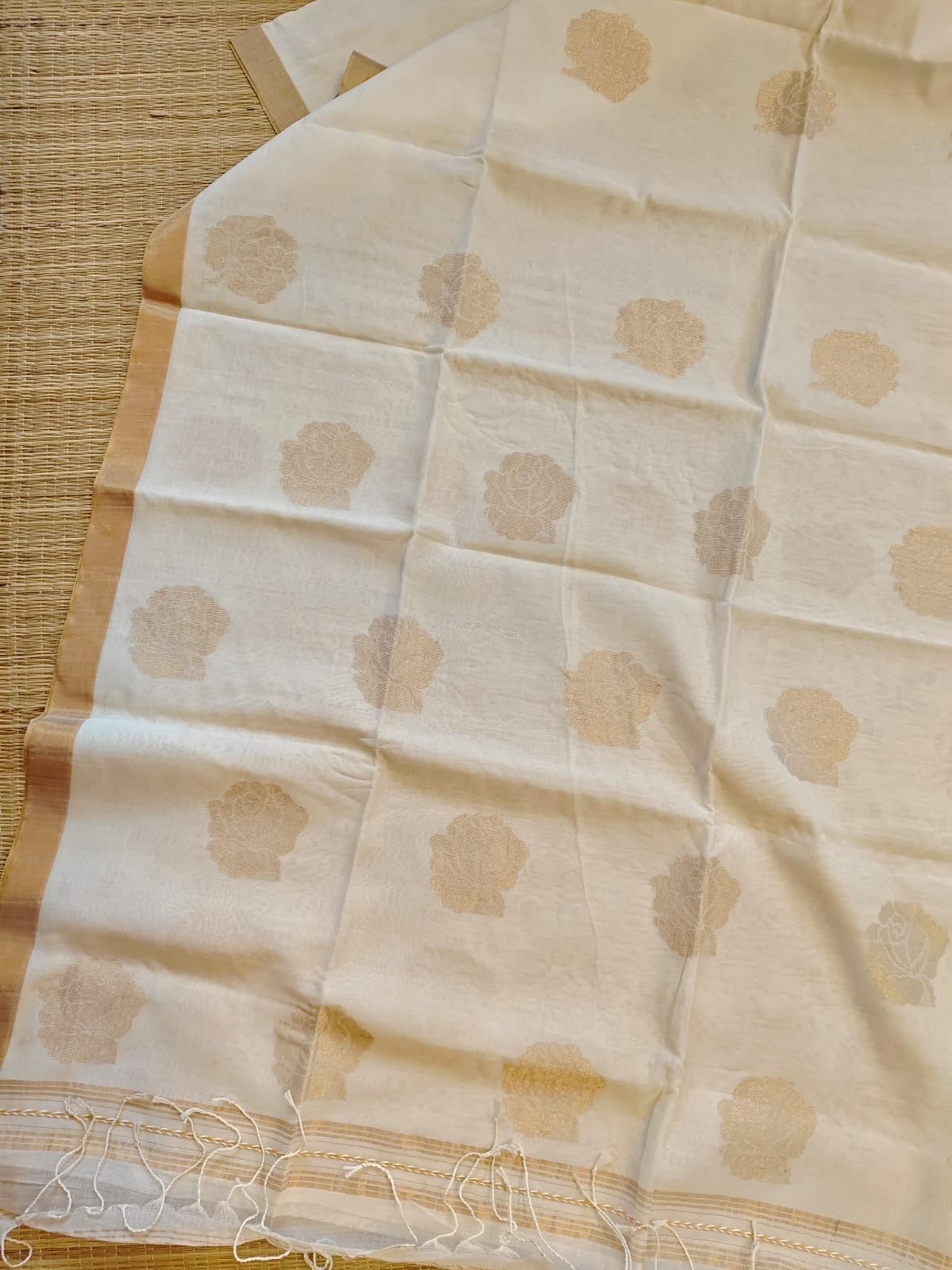 Premium kerala cotton saree with Rose motif