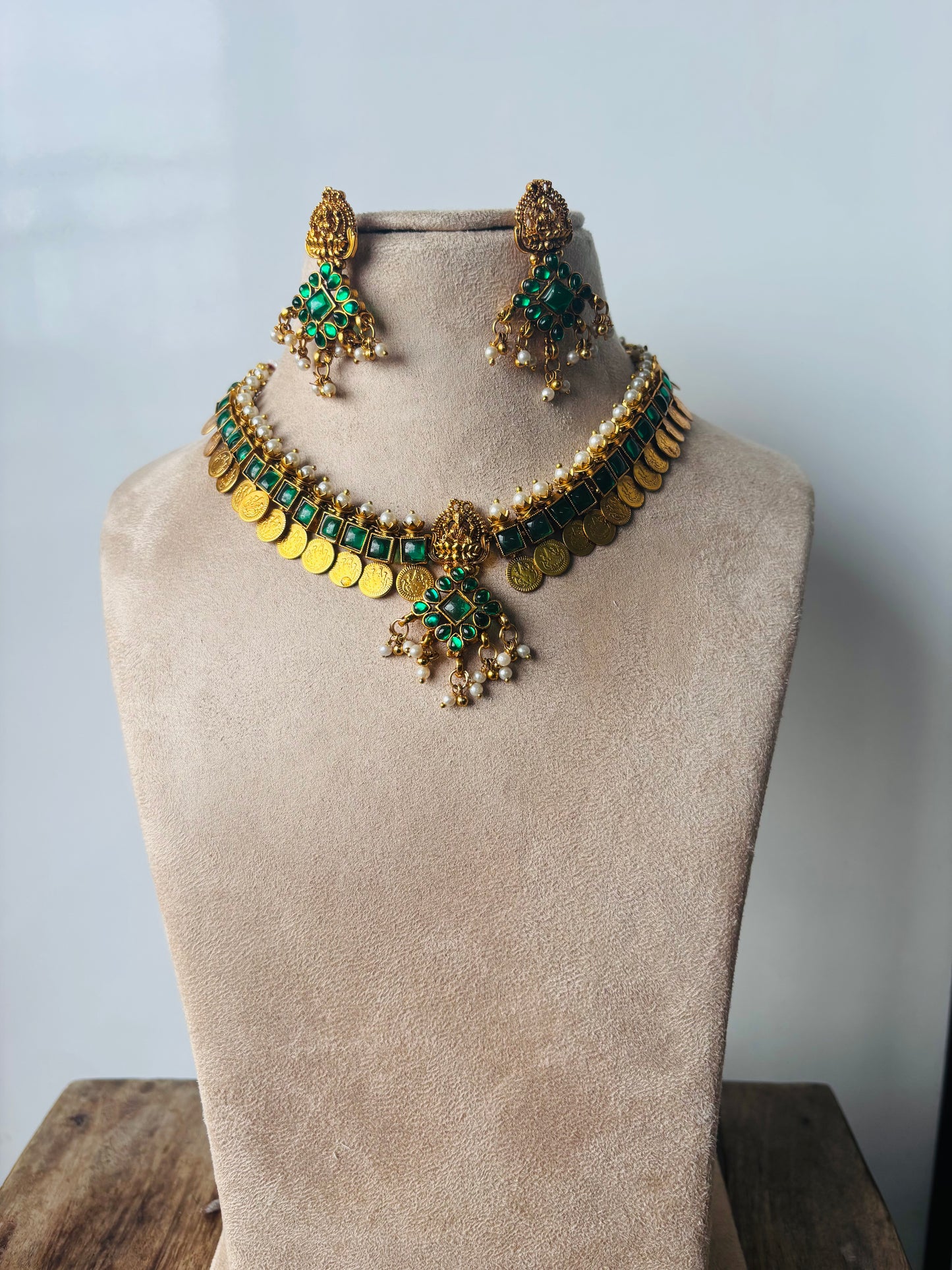 Beautiful and Premium kemp coin necklace - green