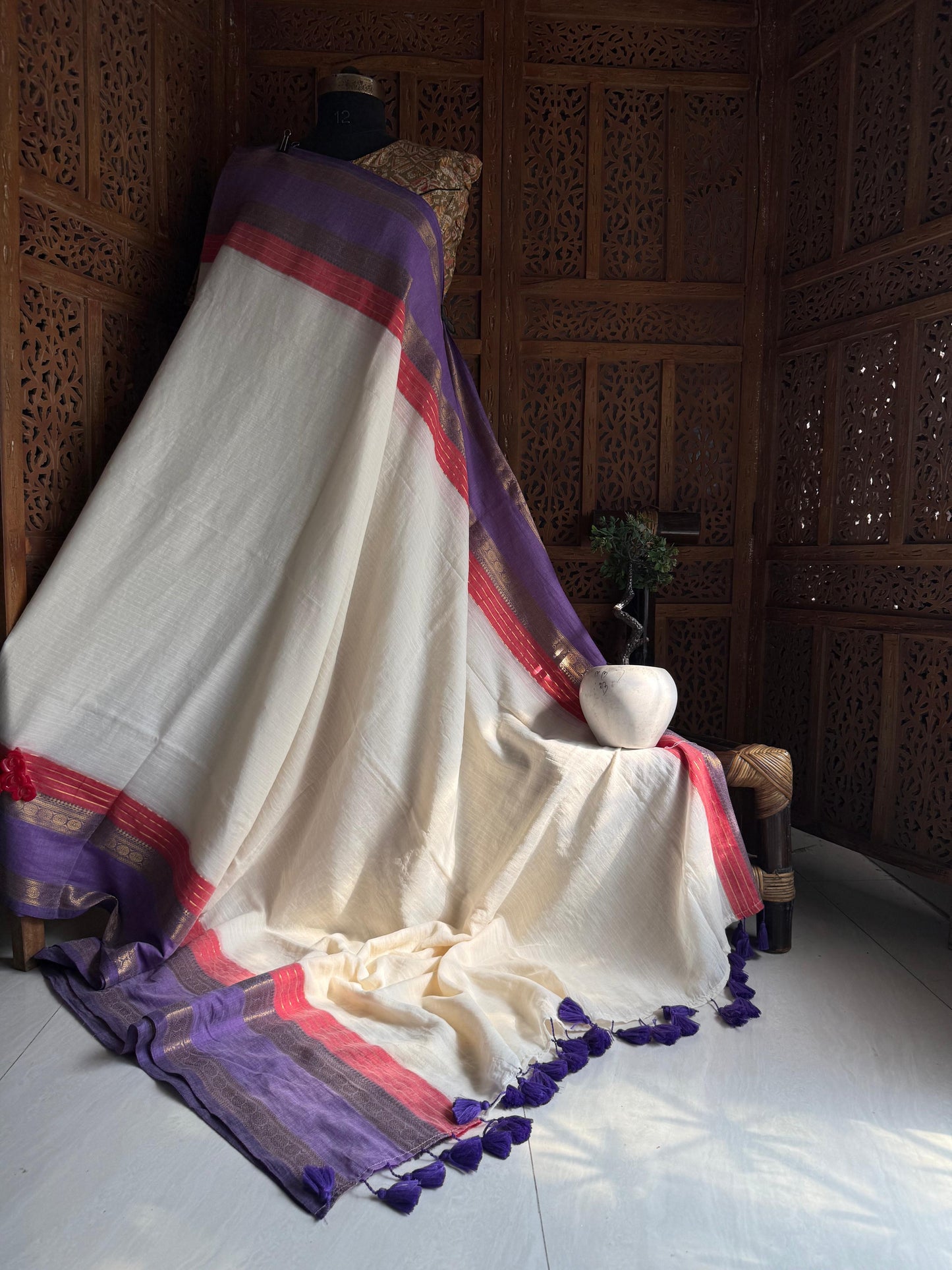 Pure mul cotton saree with purple red zari border
