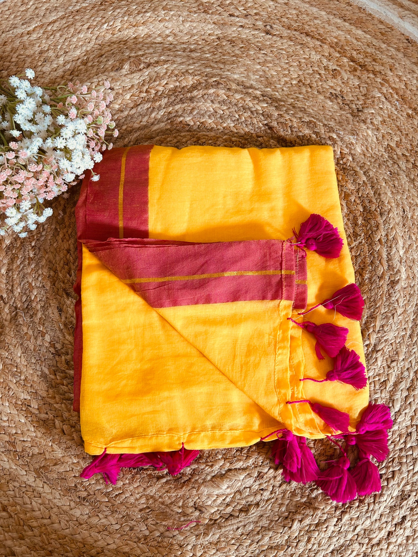 Pure authentic mul cotton saree with single zari line contrast border