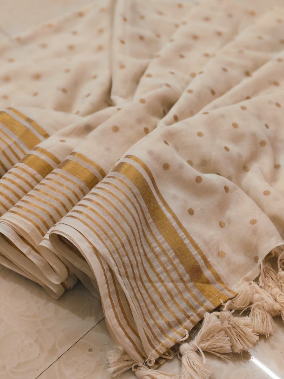 (Prebooking) Pure authentic mul cotton saree with zari stripes border and small polka body- without blouse