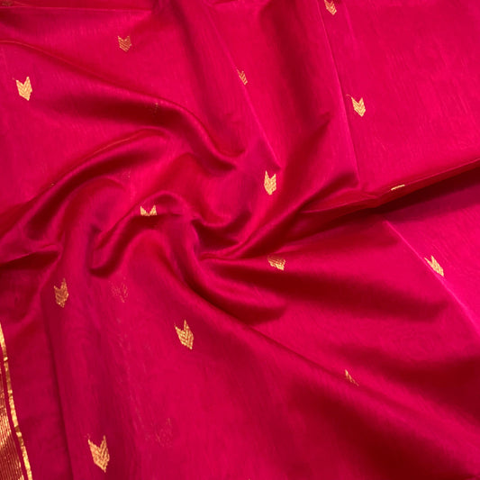 Maheshwari silk cotton small border saree with v buttis