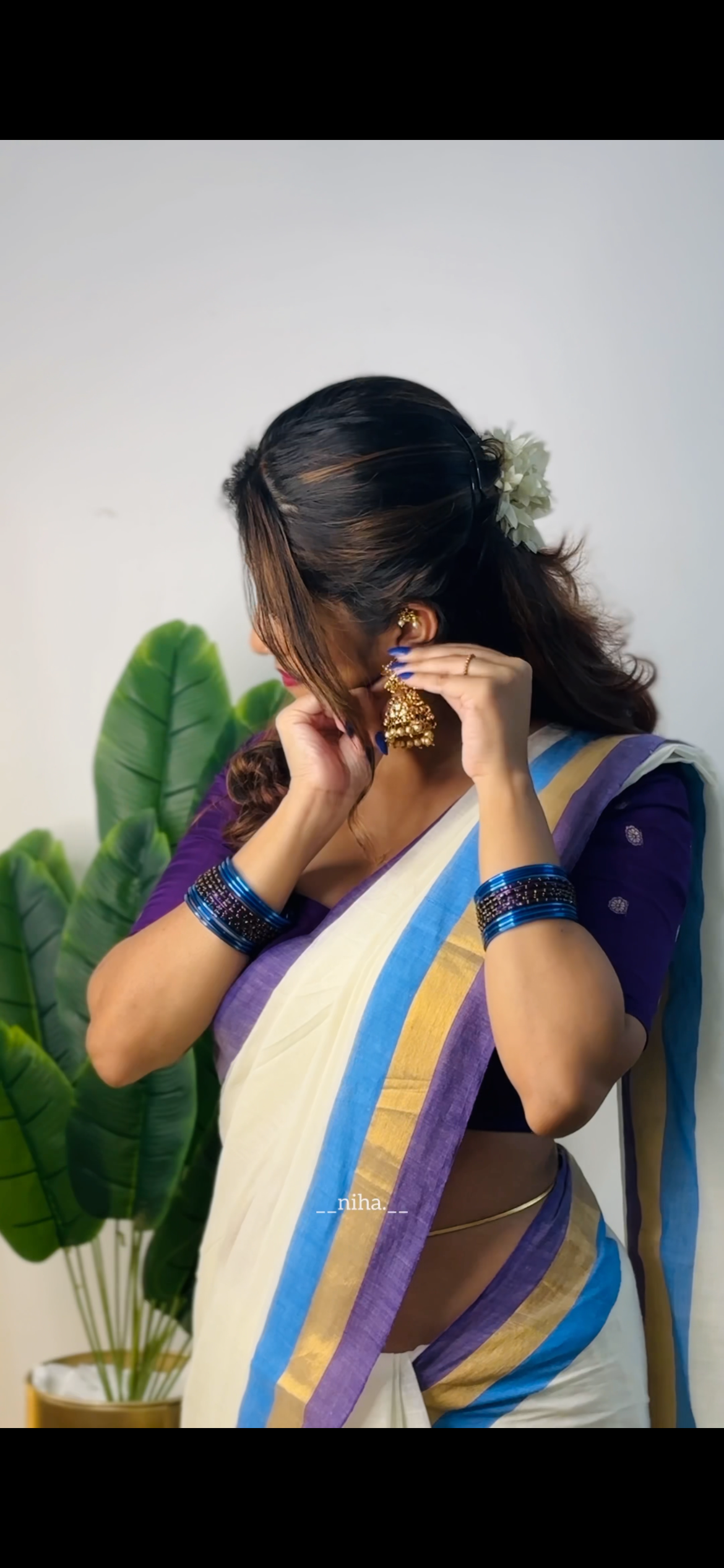 Pure and authentic soft mul cotton saree with purple and blue zari border