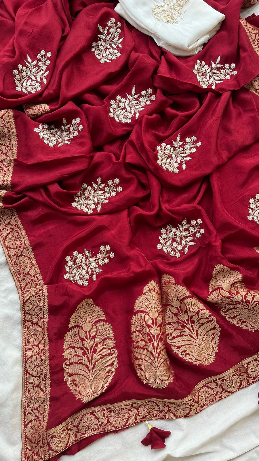Premium munga silk saree with Banarasi weavings -Red