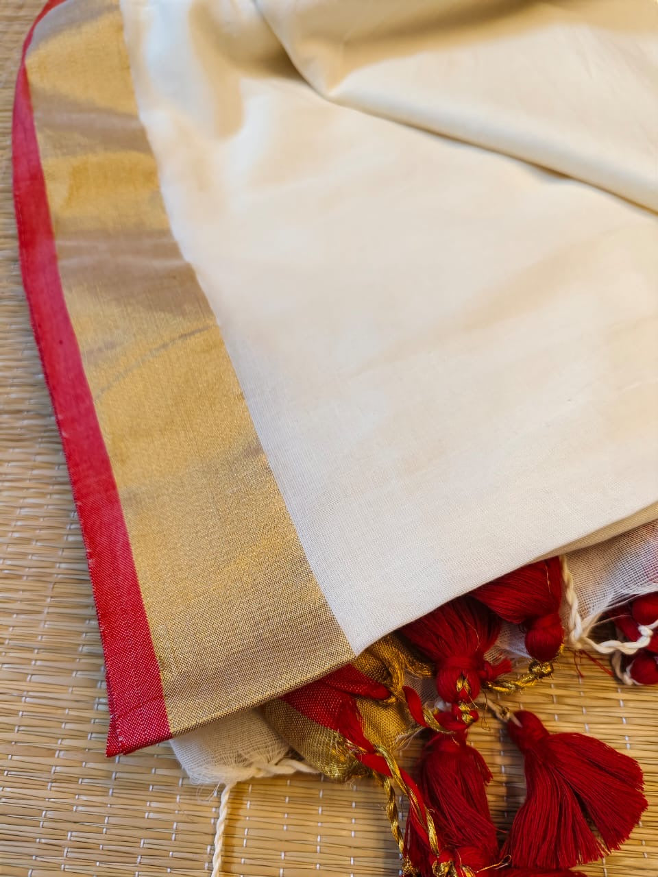 Premium kerala cotton saree with Red Zari border