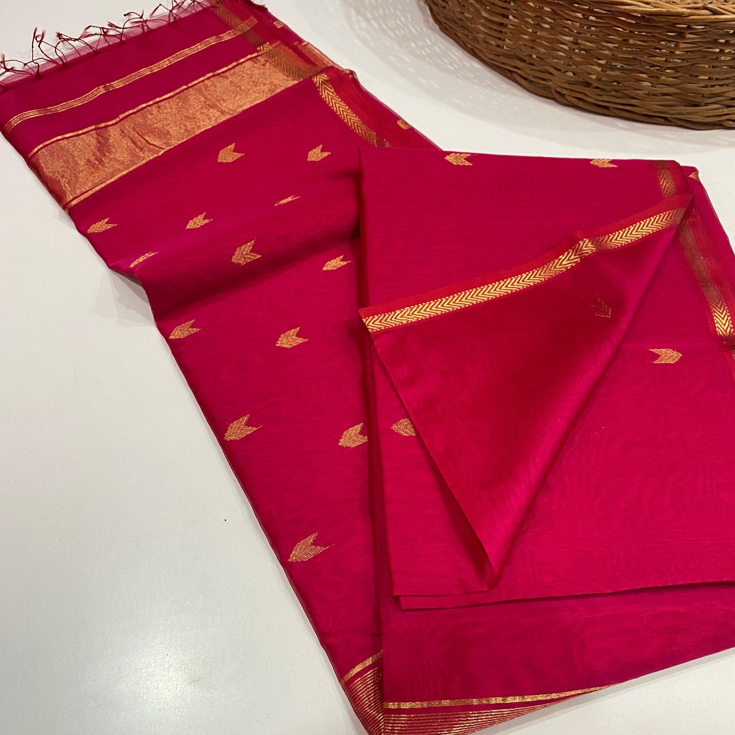 Maheshwari silk cotton small border saree with v buttis