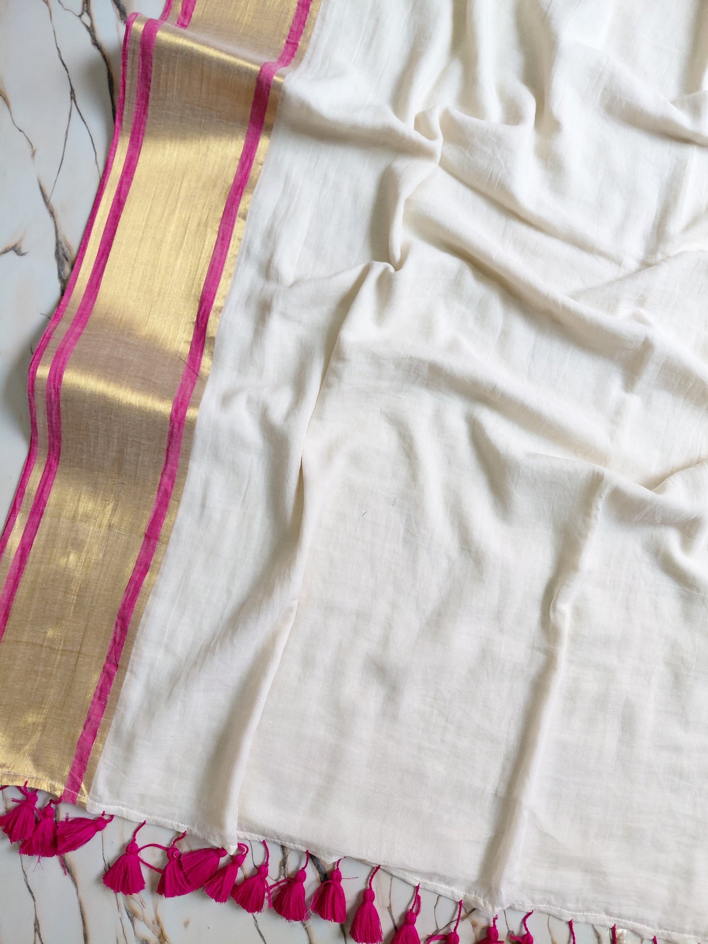 Pure authentic mul cotton saree with pink border