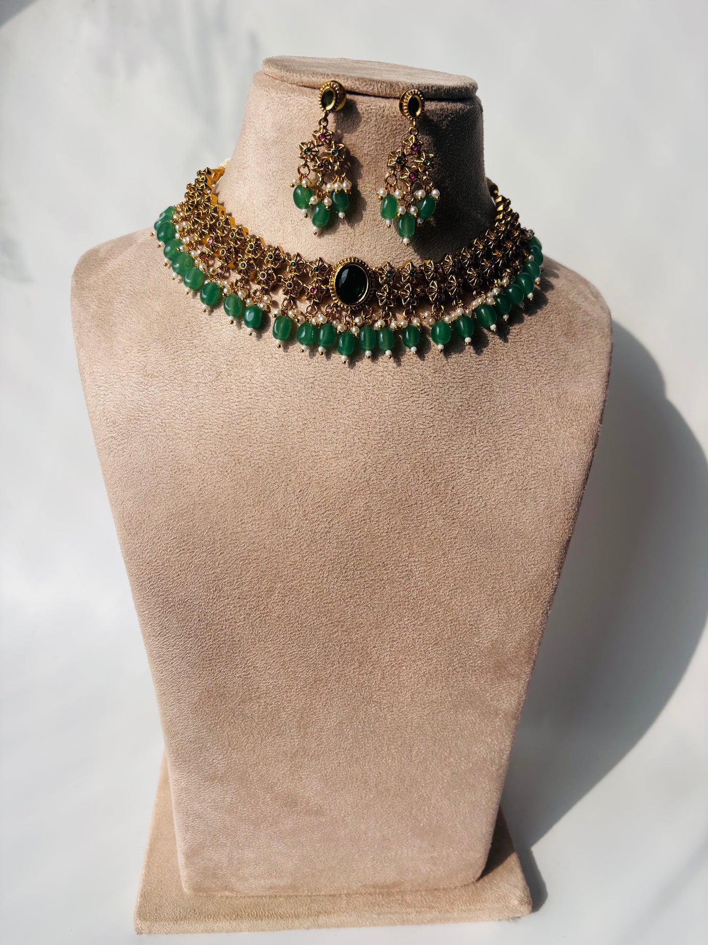 Regal green choker set with green beads