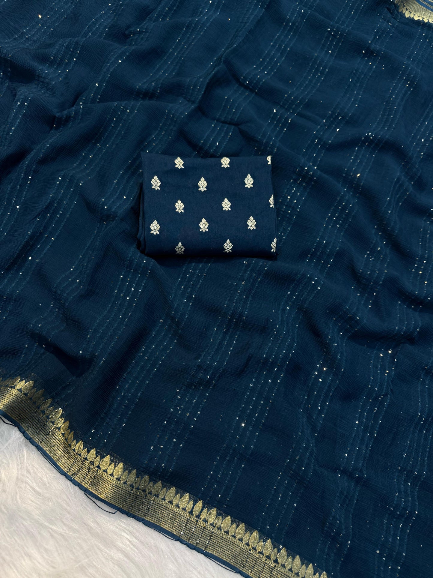 Soft viscous crushed chinon saree with blouse piece