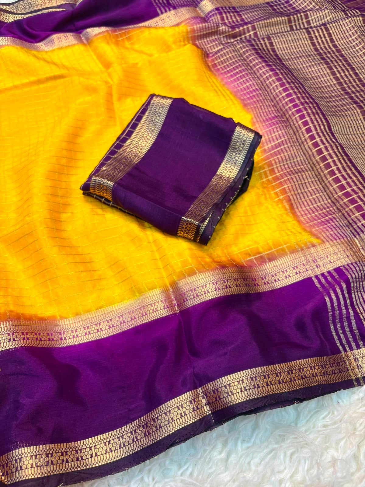 Premium Chinon Checks Saree with Contrast Bentex Zari Border & Matching Blouse