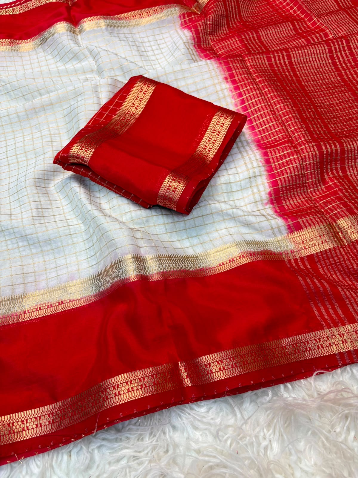 Premium Chinon Checks Saree with Contrast Bentex Zari Border & Matching Blouse
