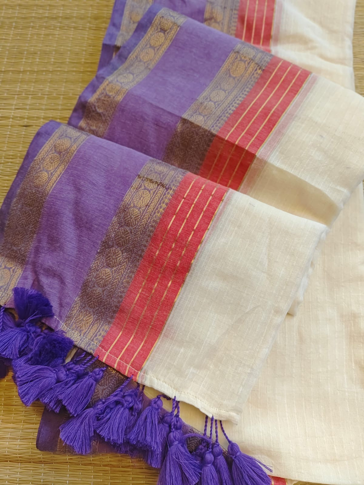 Pure mul cotton saree with purple red zari border