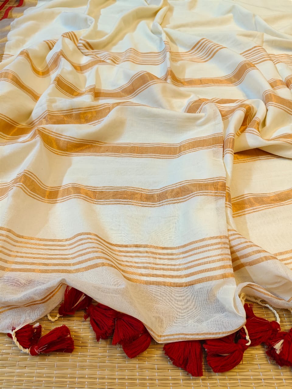 Premium kerala cotton saree with Red Zari border