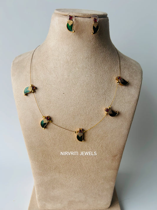 Invisible mango necklace - green