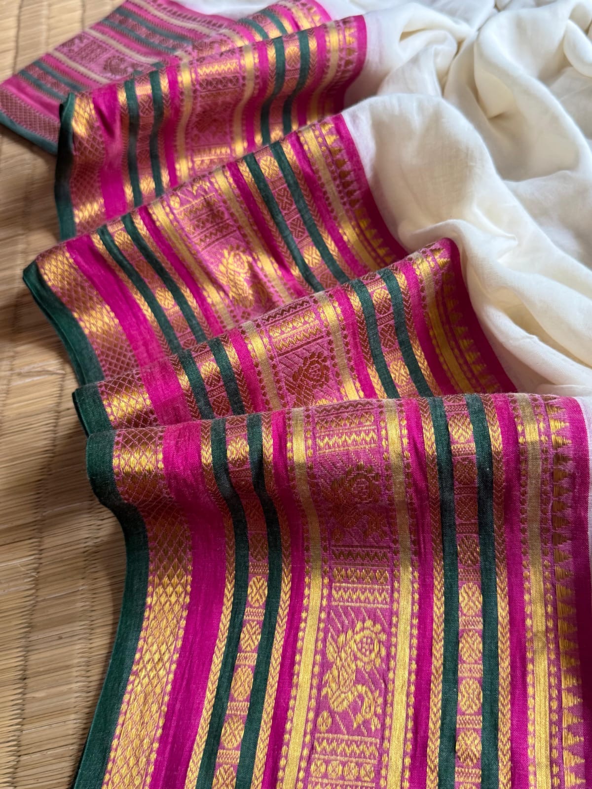 Pure and authentic mul cotton saree with broad kanchi weaved border