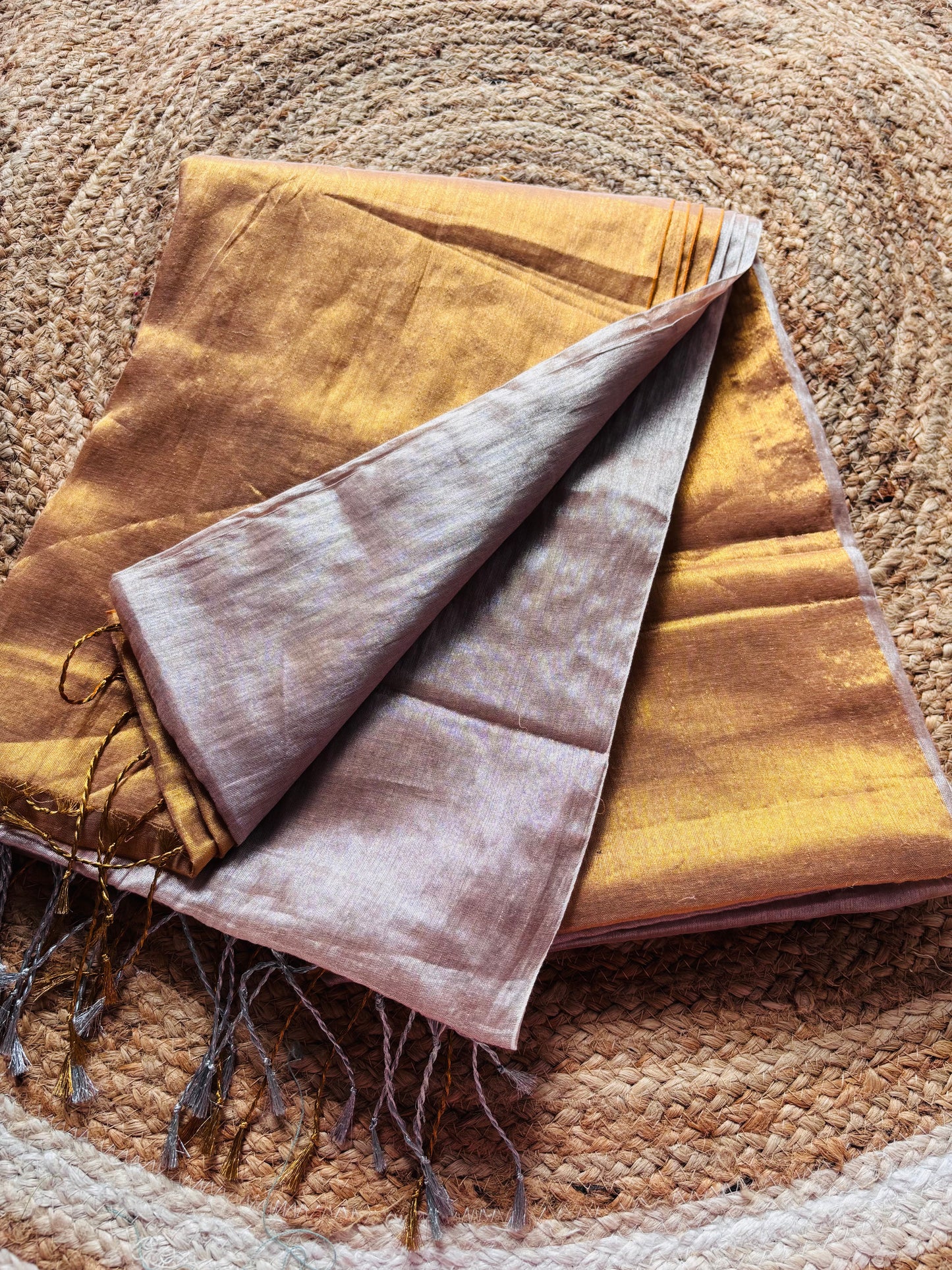 Mul tissue Raga saree - Gold and Silver