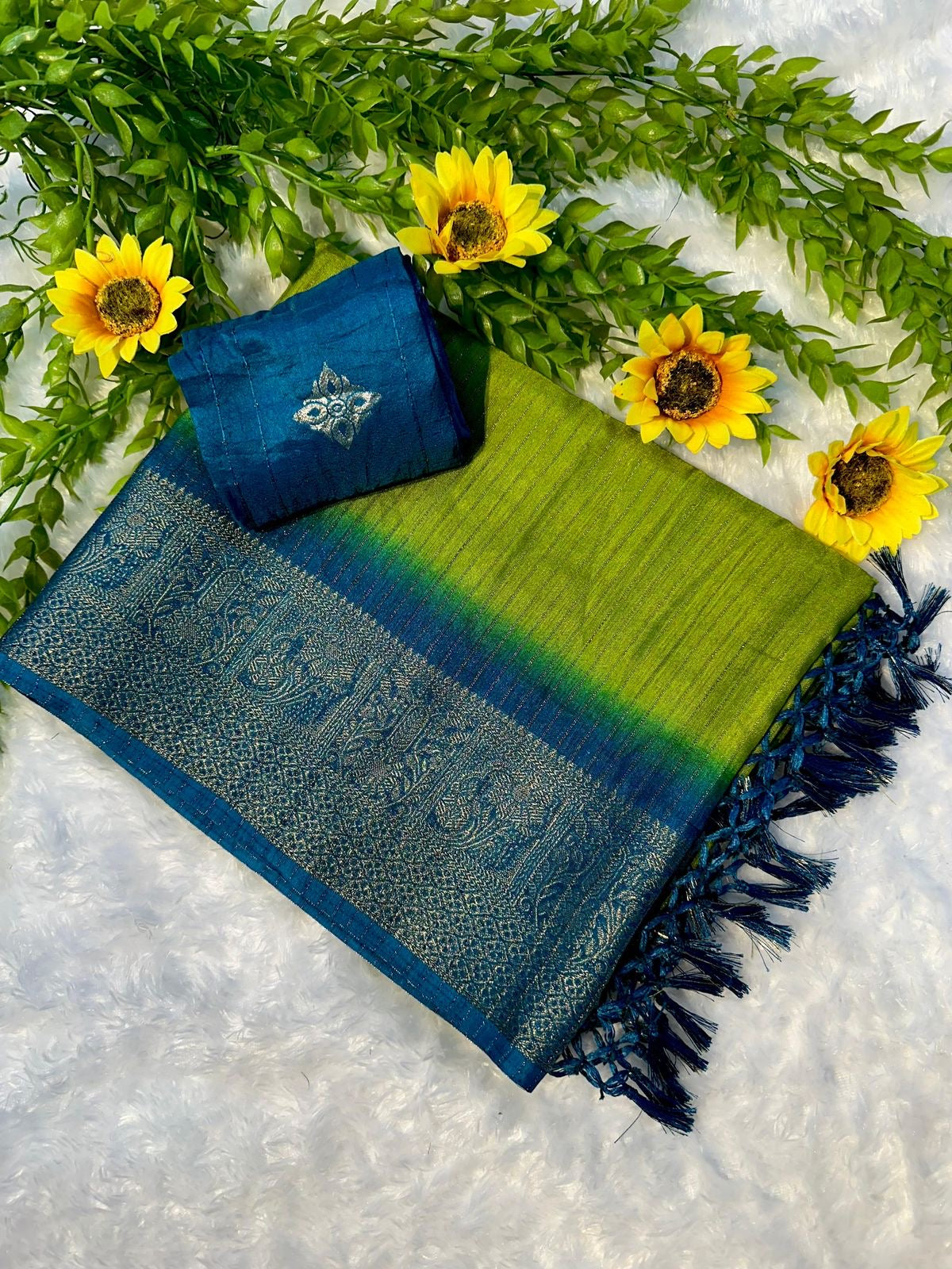 Beautiful dola silk saree with lurex linings