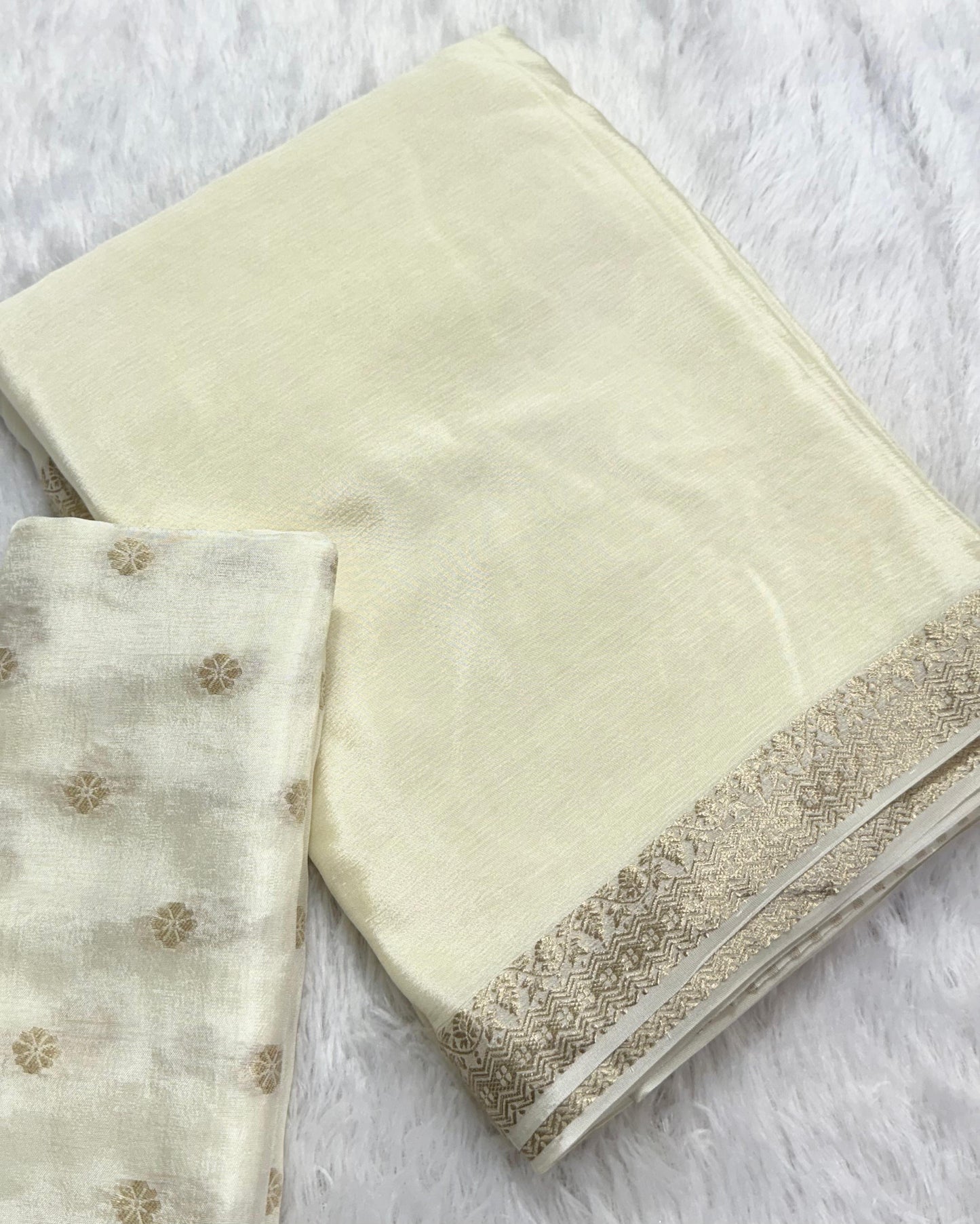 Soft viscous crushed chinon with zari border