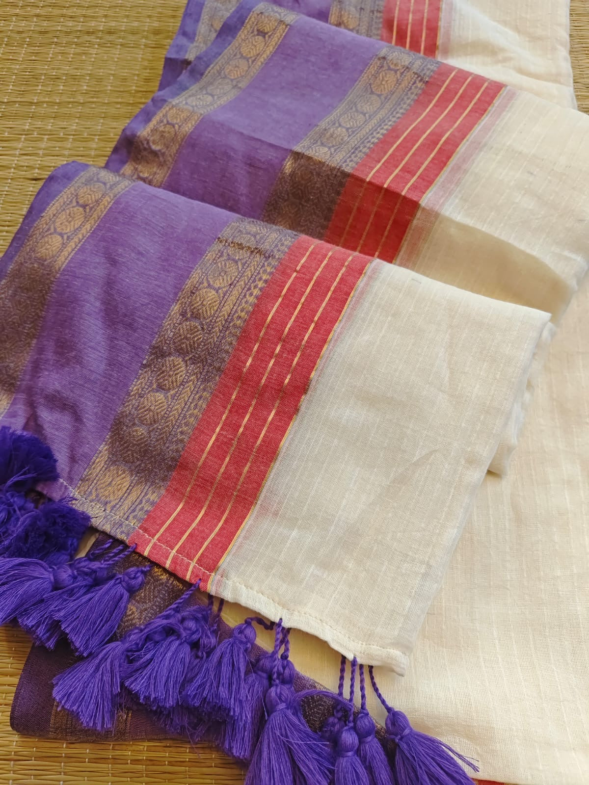 Pure mul cotton saree with purple red zari border