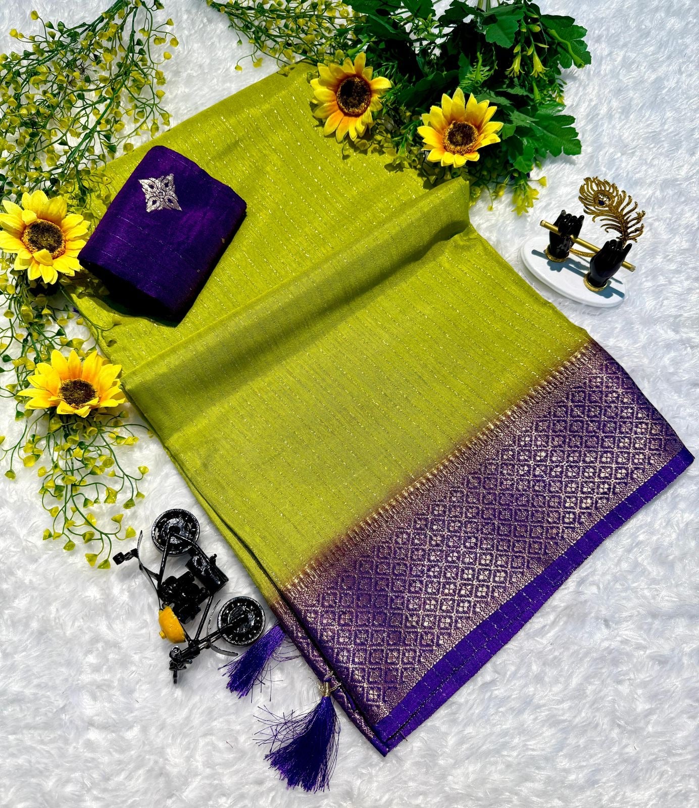 Beautiful dola silk saree with lurex linings 2