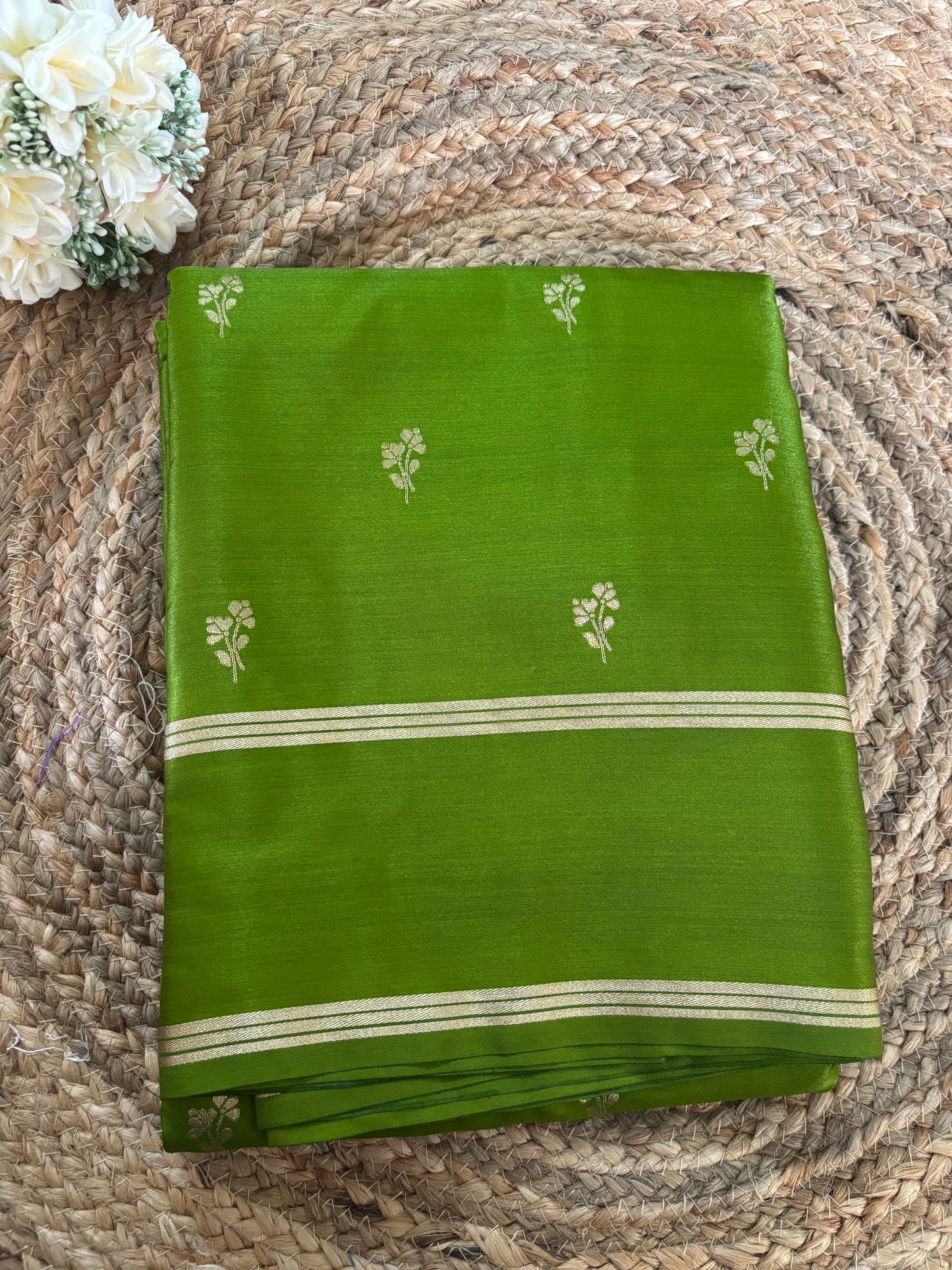Beautiful semi gajji silk saree with beautiful floral butta weavings