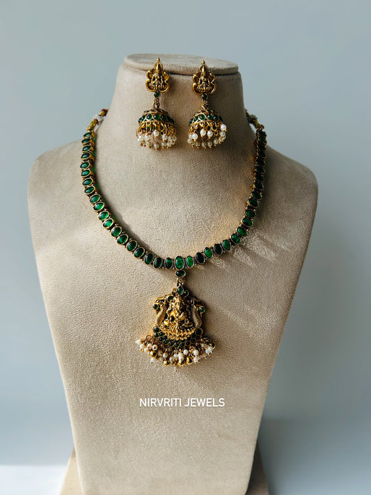 Lakshmi pendant green kemp necklace!