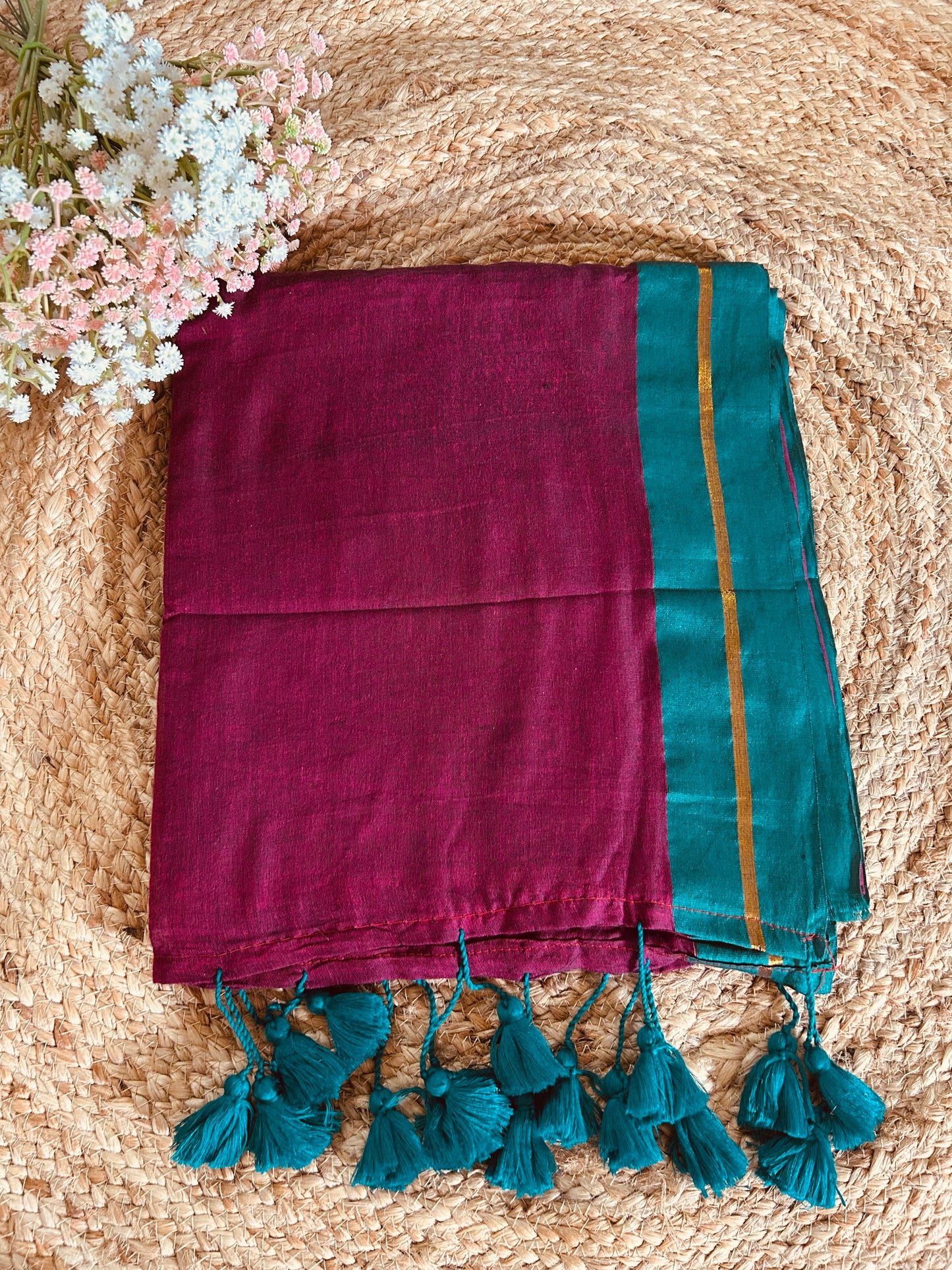 Pure authentic mul cotton saree with single zari line contrast border
