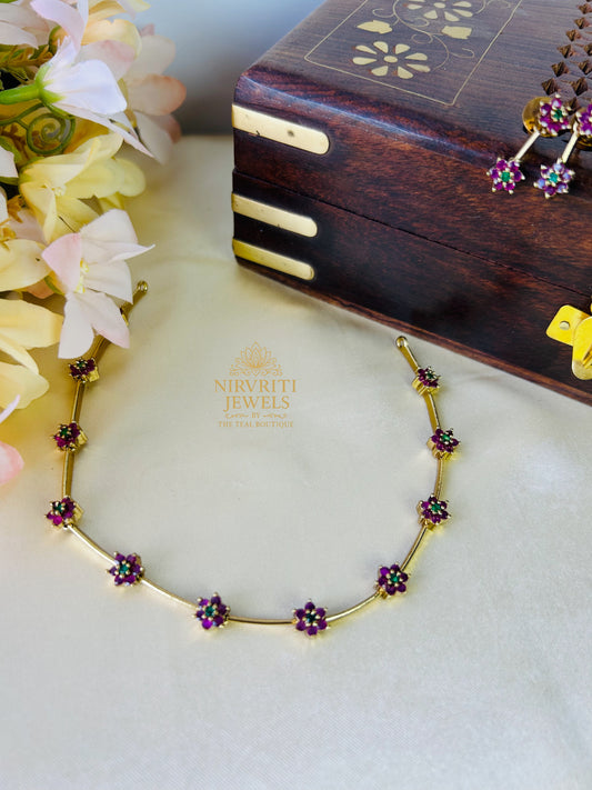 Minimal flower necklace - pink