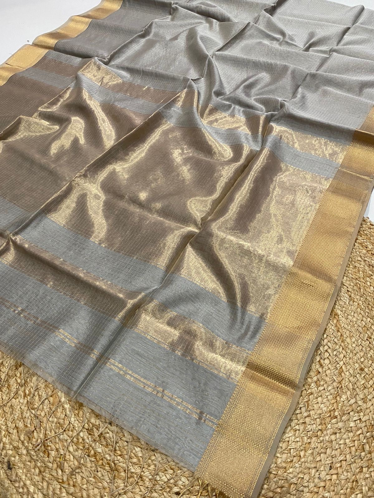 Pure Maheshwari handloom checks saree