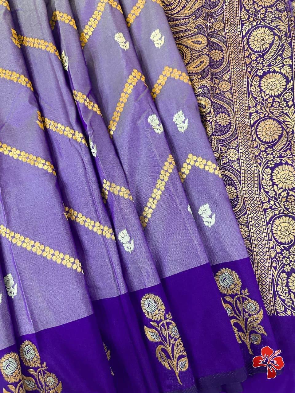 Premium semi soft silk saree with zig zag design weaves