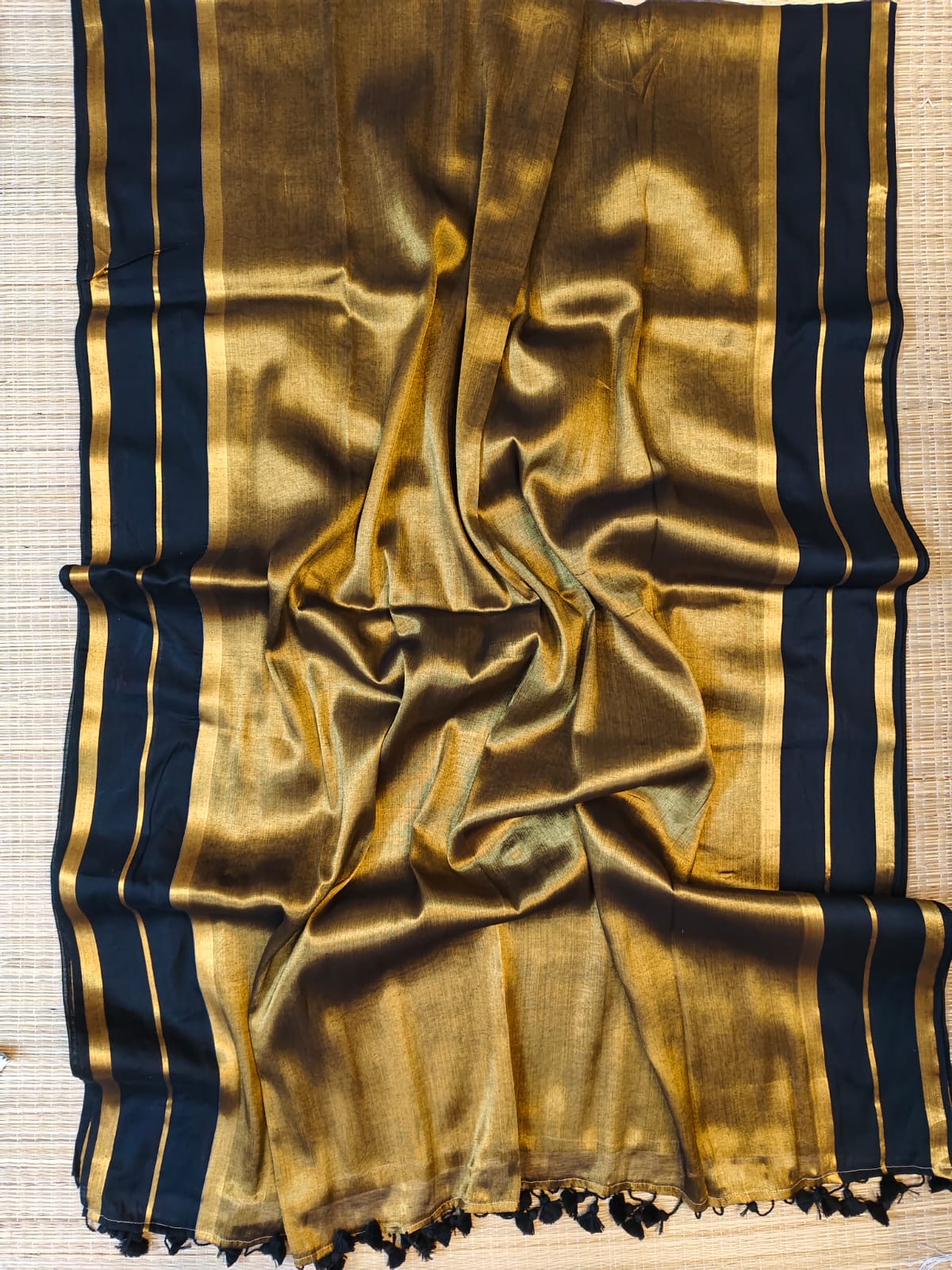 Mul tissue saree with zari border