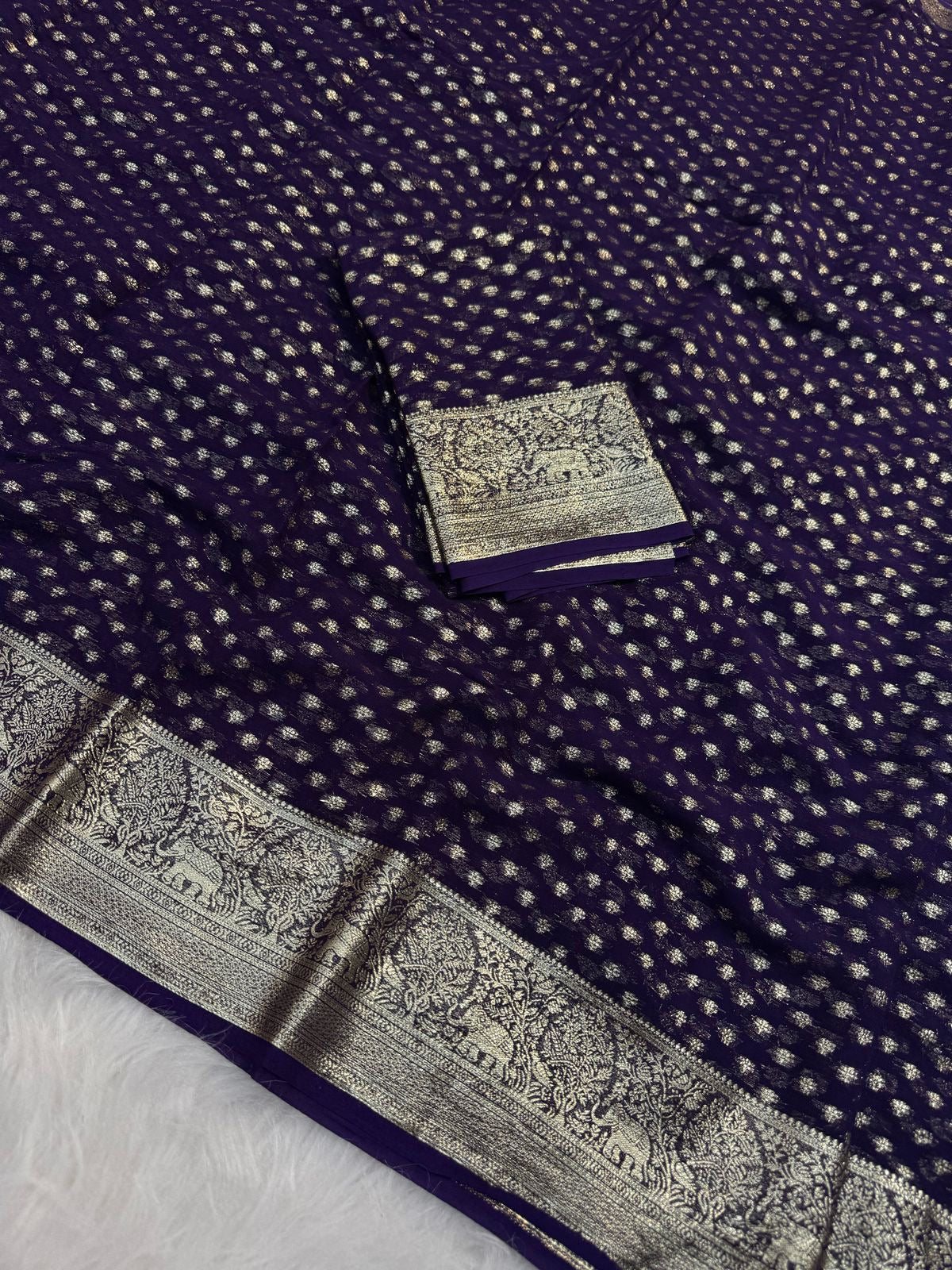 Beautiful soft viscous georgette with small buttas