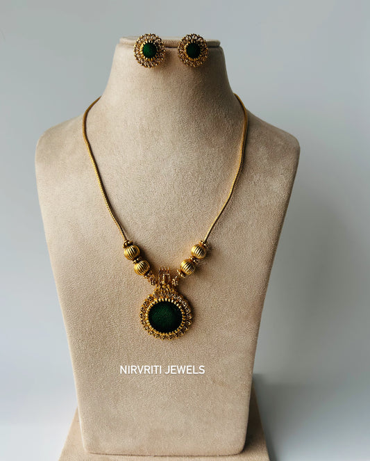 Round green pendant necklace set