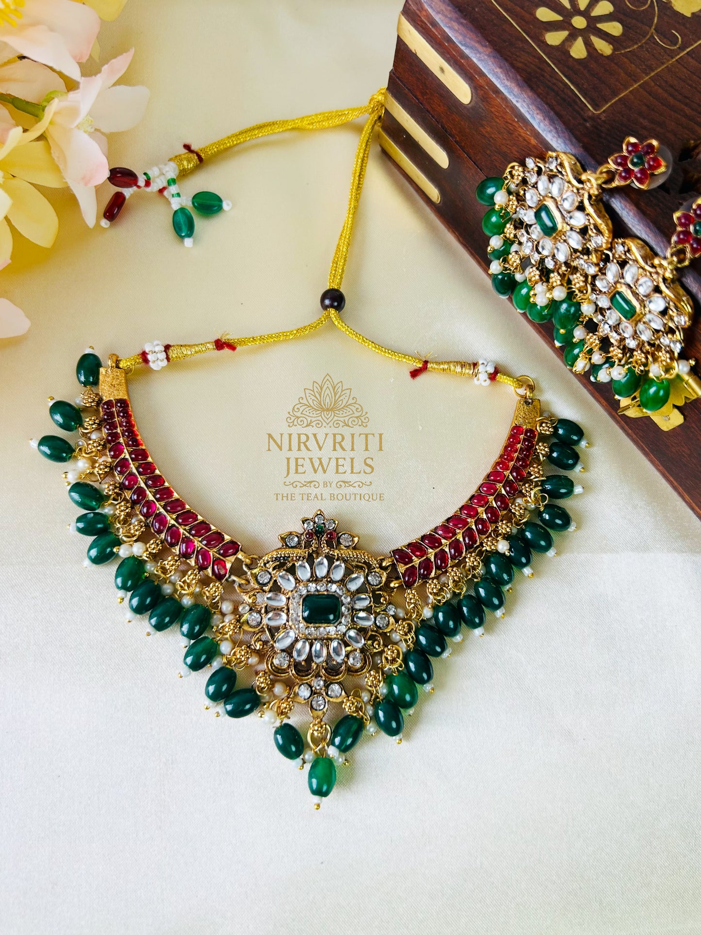 Beautiful kemp necklace- green beads