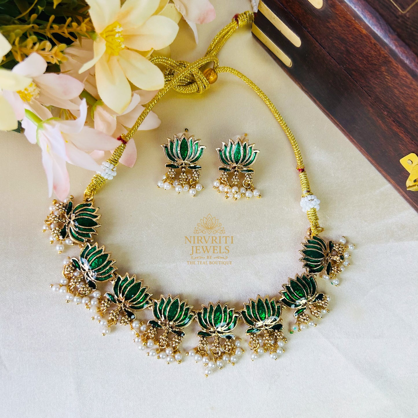 Green Lotus necklace with white beads