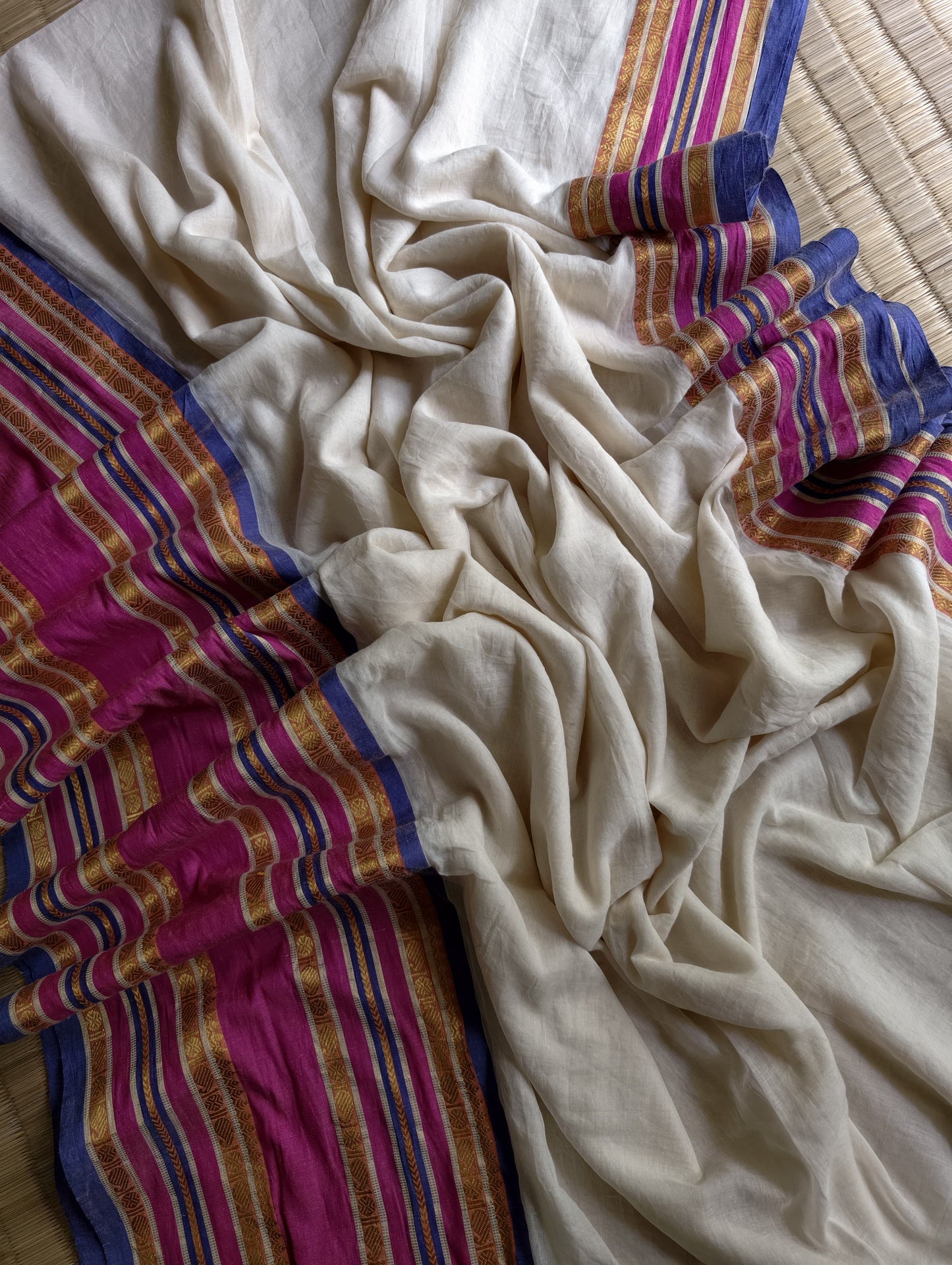 Pure and authentic mul cotton saree with broad kanchi weaved border - blue pink