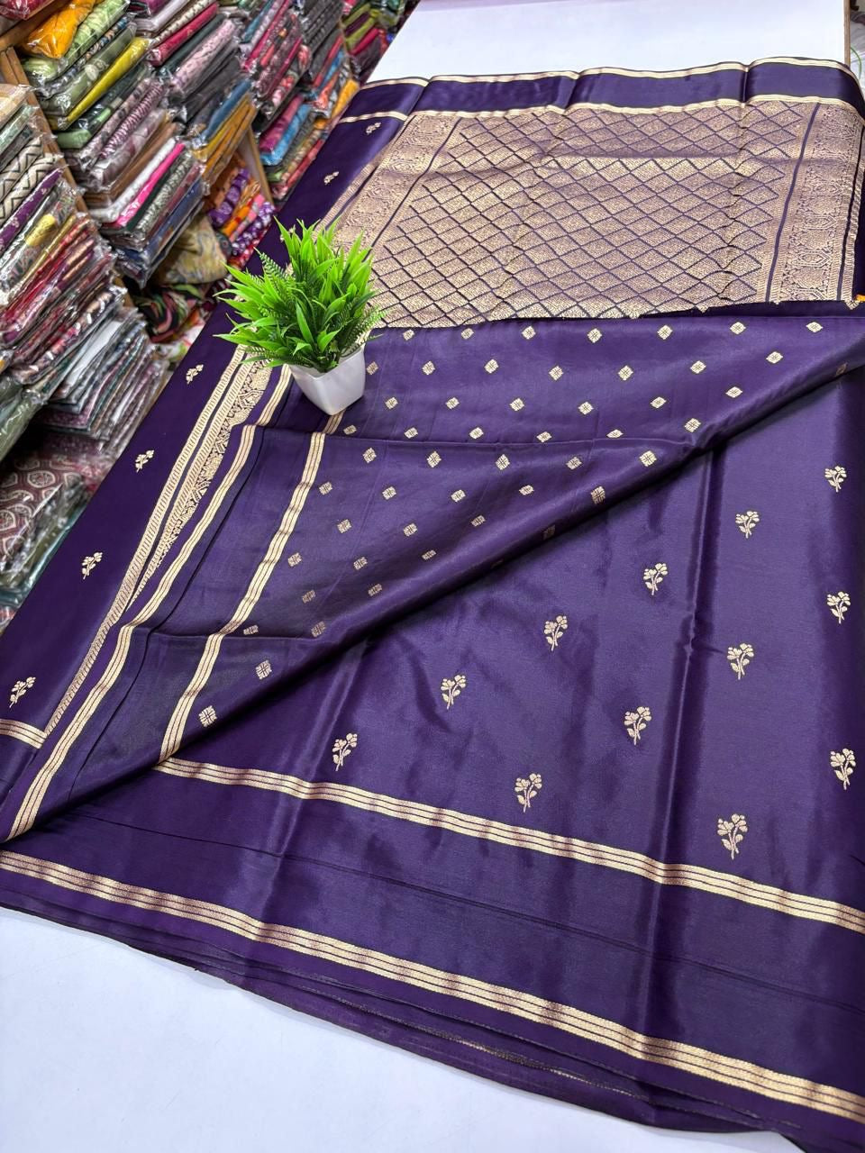 Beautiful semi gajji silk saree with beautiful floral butta weavings