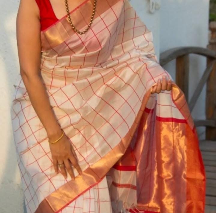 Beautiful pure Maheshwari silk cotton saree - white red checks