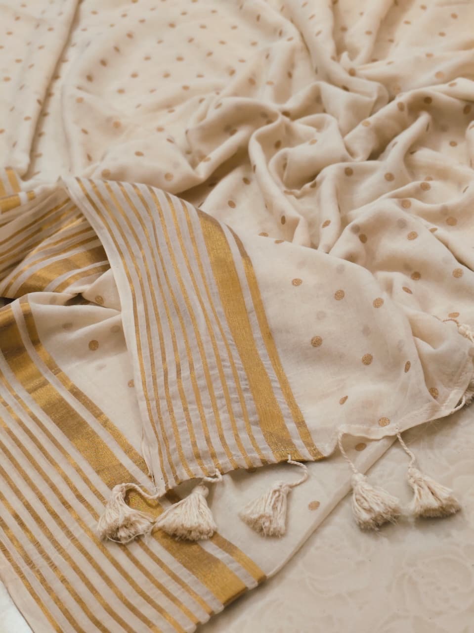(Prebooking) Pure authentic mul cotton saree with zari stripes border and small polka body- without blouse