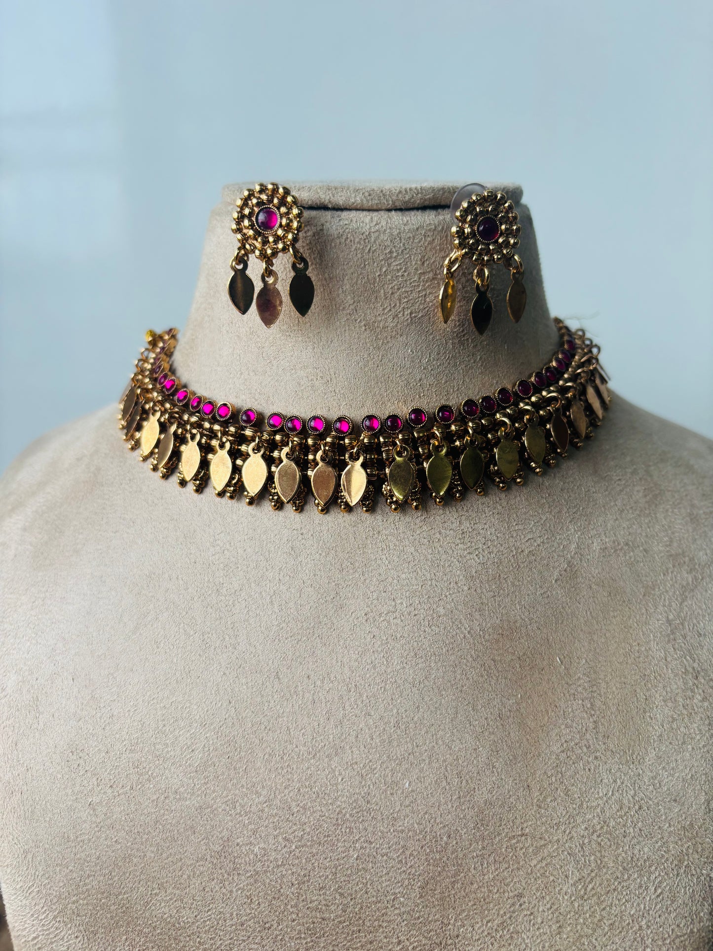 Beautiful ilakkathali choker - pink