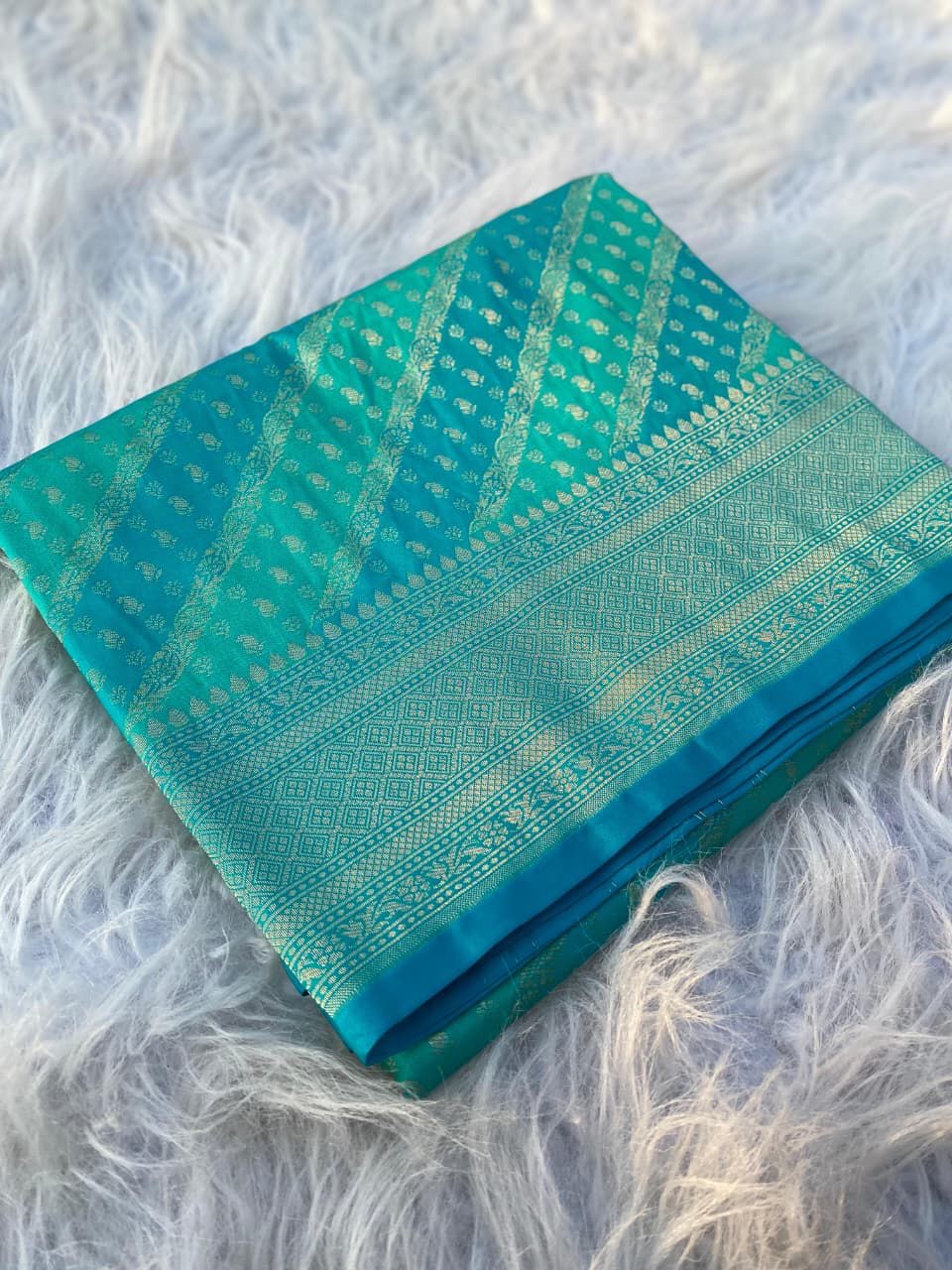 Premium Banarasi saree with rangkat weaves