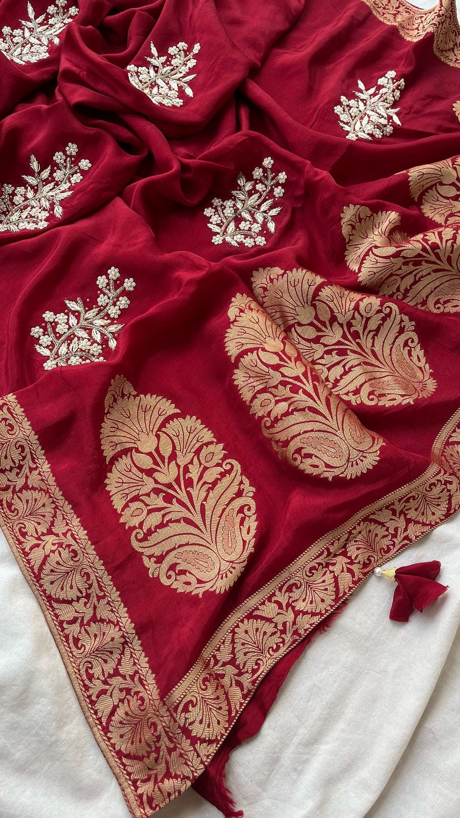 Premium munga silk saree with Banarasi weavings -Red