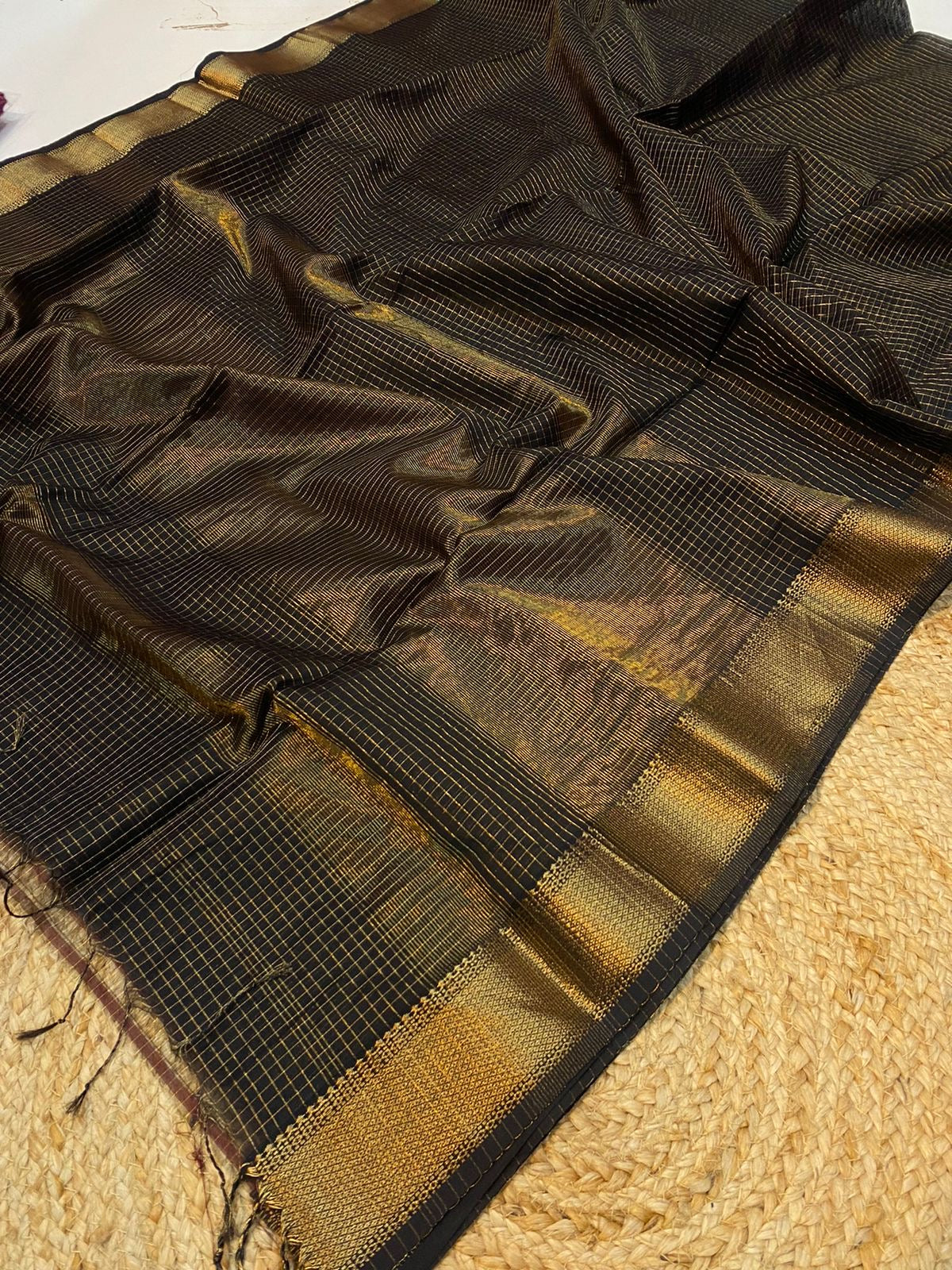Pure Maheshwari handloom checks saree