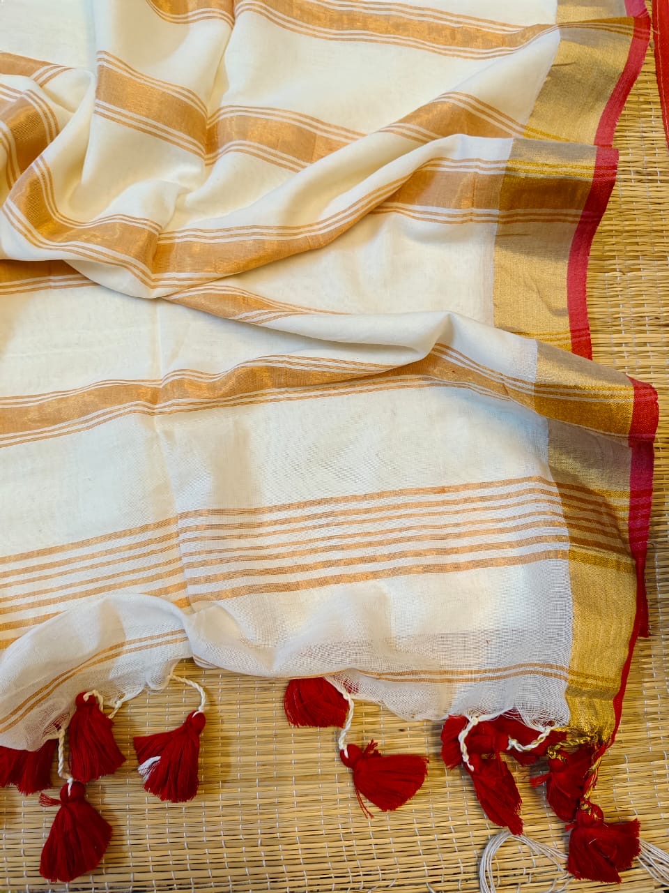 Premium kerala cotton saree with Red Zari border